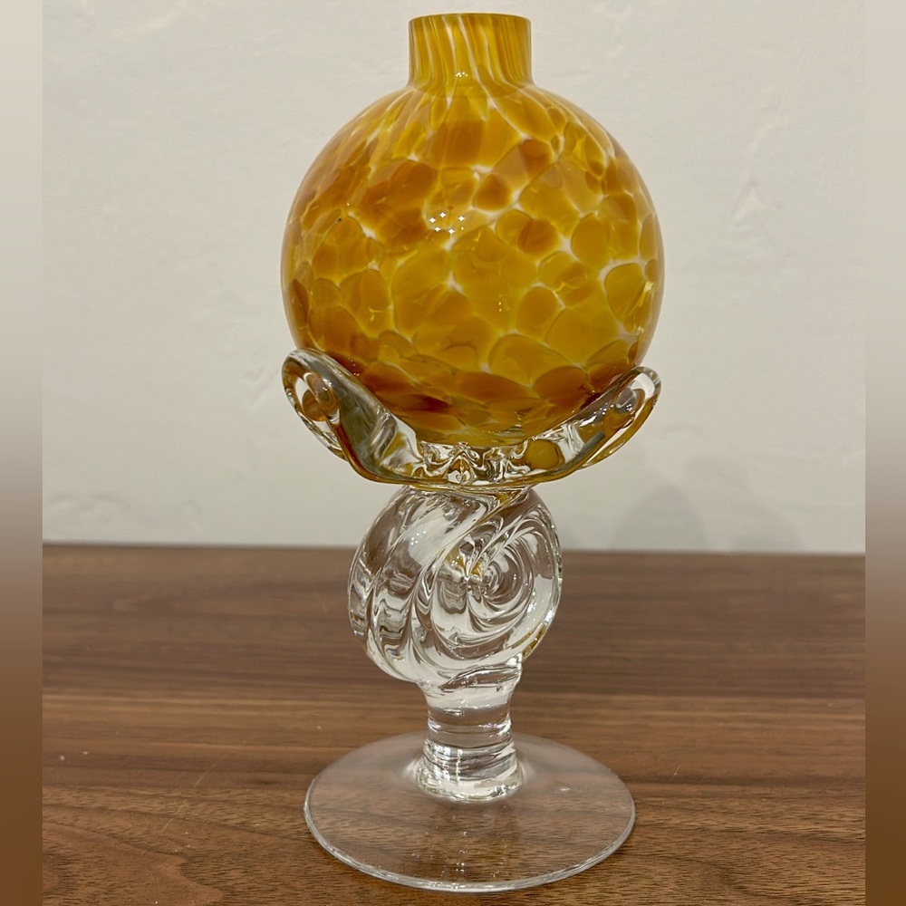 This hand-blown glass oil lamp brings a glow that’s anything but ordinary!
